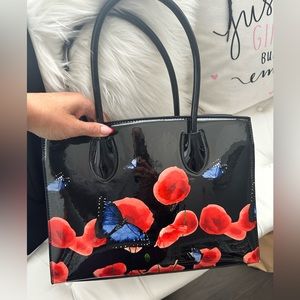 Beautiful patent black purse *NEW